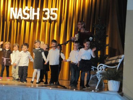 Počastitev 35-letnice delovanja Folklorne skupine KUD Razkrižje in predstavitev novih folklornih kostumov 1